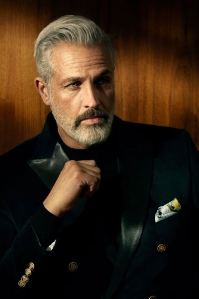 8 Hairstyles for Mature Men in 2025: Stylish Looks for Modern Dads!
