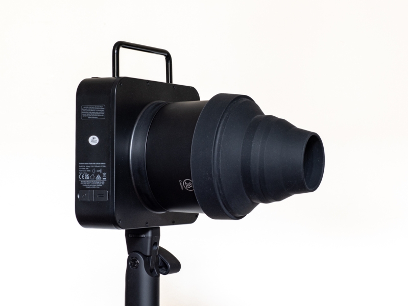 Neewer's Magnetic Flash Accessory Kit: A Perfect Partner for Q4 Outdoor Studio Flash?