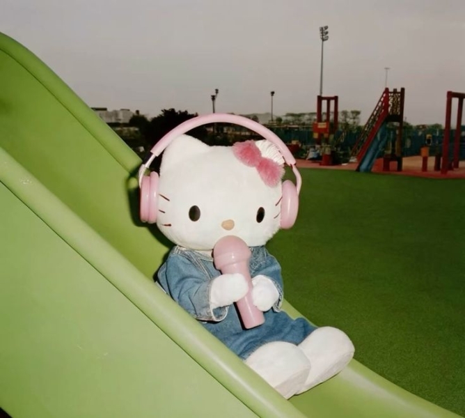 18 Chaotic Hello Kitty Memes That Are Too Real & Spin-Off Guide