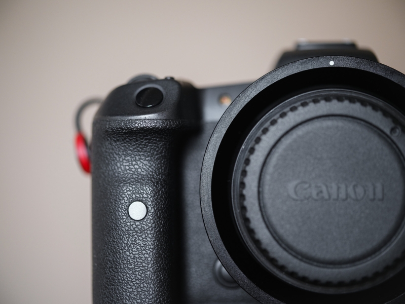 Why I Bought the SmallRig Rotatable Horizontal-to-Vertical Mount for My Canon R5: A Real-World User Review