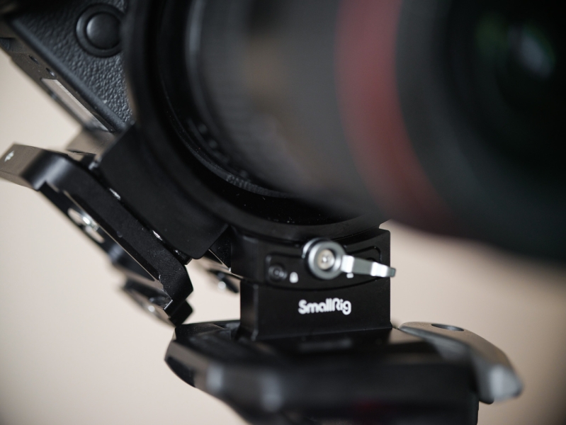 Why I Bought the SmallRig Rotatable Horizontal-to-Vertical Mount for My Canon R5: A Real-World User Review