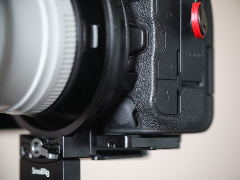 Why I Bought the SmallRig Rotatable Horizontal-to-Vertical Mount for My Canon R5: A Real-World User Review