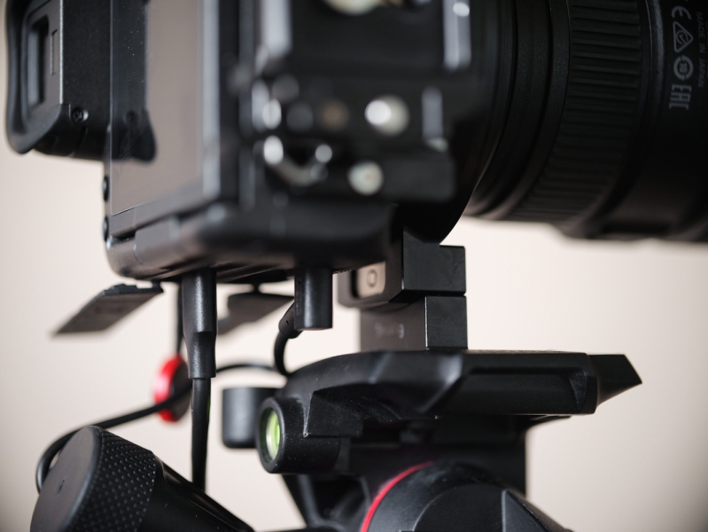Why I Bought the SmallRig Rotatable Horizontal-to-Vertical Mount for My Canon R5: A Real-World User Review