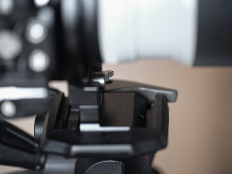 Why I Bought the SmallRig Rotatable Horizontal-to-Vertical Mount for My Canon R5: A Real-World User Review