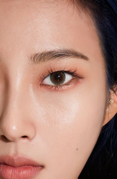 Eyeliner Filter: How to Try On Eyeliner Shapes and Colors with an App