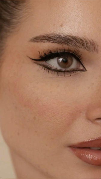 Eyeliner Filter: How to Try On Eyeliner Shapes and Colors with an App