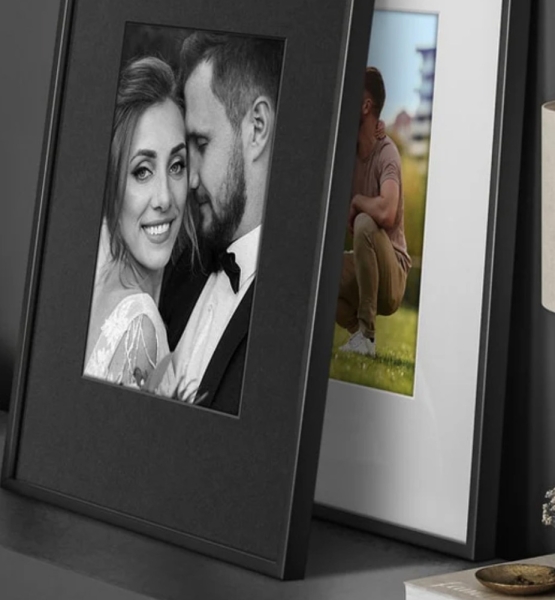 Here's a Digital Photo Frame That Doesn't Need Wall Power