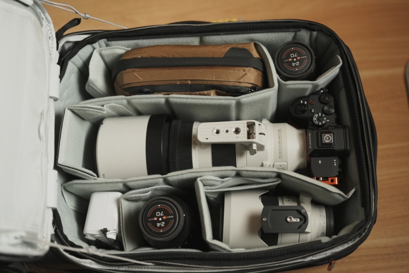 Battle of the Roller Camera Bags: Peak Design vs. Pgytech – Which One Is for You?