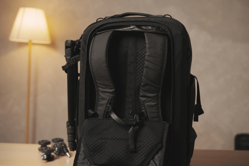 Battle of the Roller Camera Bags: Peak Design vs. Pgytech – Which One Is for You?