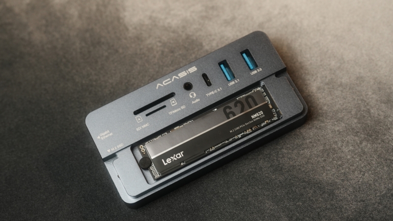 This USB-C Hub From Acasis Has a Hidden Benefit That On-The-Go Photographers Will Love