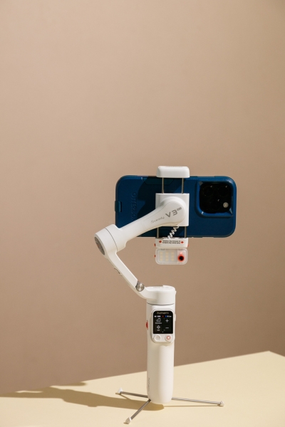 We Review the Hohem iSteady V3 Ultra Consumer Smartphone Gimbal: An AI-Powered Gimbal Designed for Content Creators