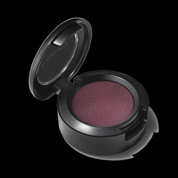 How to Get Wednesday Addams’ Makeup Look – Complete Guide