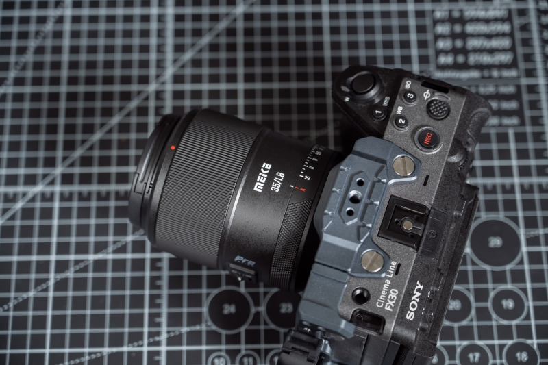 Fstoppers Reviews the Meike 35mm f/1.8 Pro AF: Amazing Performance for the Price