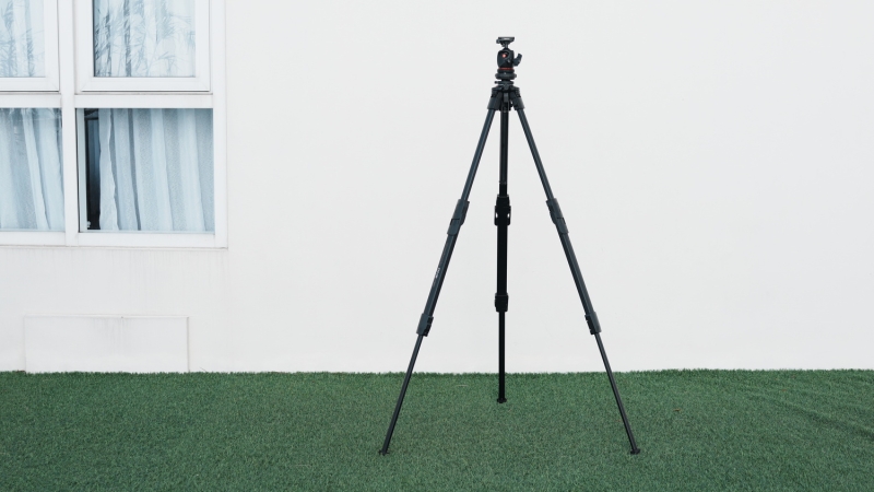 The Manfrotto ONE Offers to Be Your Tripod for Anything and Everything: Review and Demo