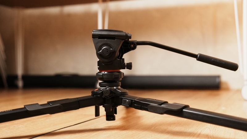 The Manfrotto ONE Offers to Be Your Tripod for Anything and Everything: Review and Demo
