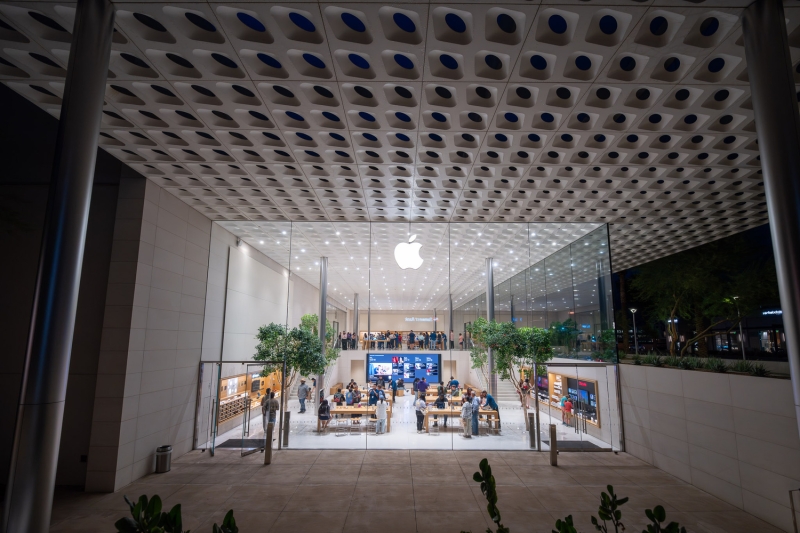 This Sub-$200 Lens Will Change How You Pack for Travel Photos