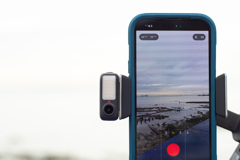 We Review the DJI Osmo Mobile 8, a Much-Needed Update for Smartphone Videographers