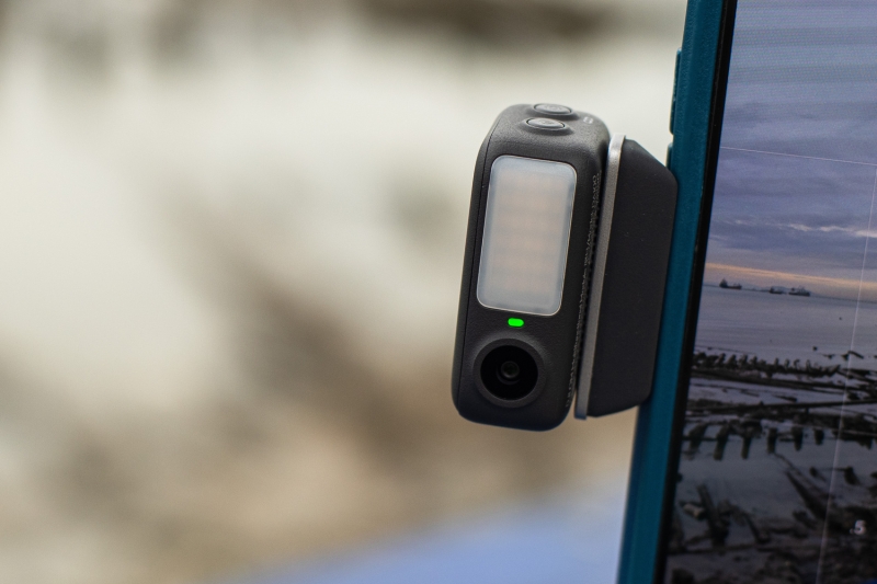 We Review the DJI Osmo Mobile 8, a Much-Needed Update for Smartphone Videographers