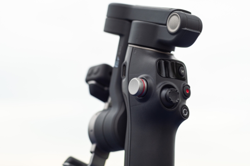 We Review the DJI Osmo Mobile 8, a Much-Needed Update for Smartphone Videographers