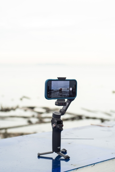 We Review the DJI Osmo Mobile 8, a Much-Needed Update for Smartphone Videographers