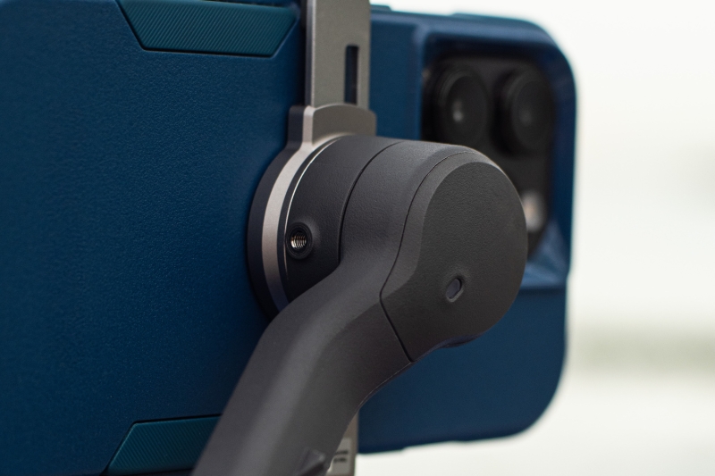 We Review the DJI Osmo Mobile 8, a Much-Needed Update for Smartphone Videographers