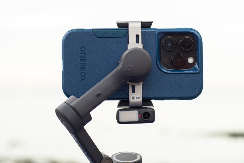 We Review the DJI Osmo Mobile 8, a Much-Needed Update for Smartphone Videographers