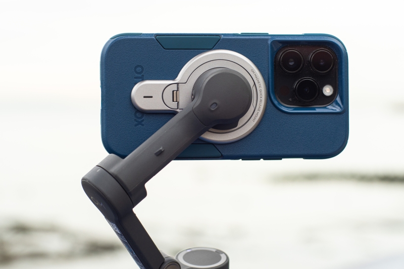 We Review the DJI Osmo Mobile 8, a Much-Needed Update for Smartphone Videographers