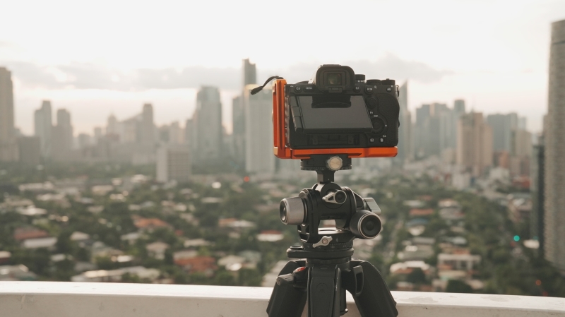 Sony a7 V Hands-On: Dynamic Range, Speed, and AI in One Hybrid Body