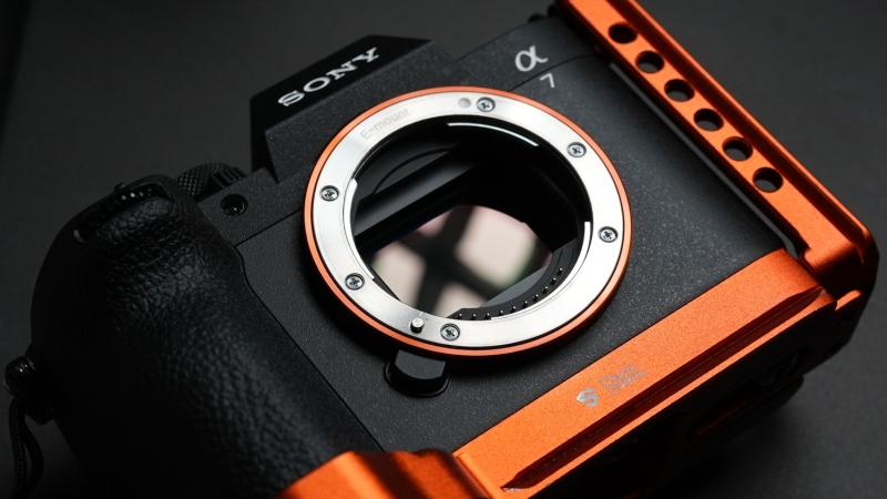 Sony a7 V Hands-On: Dynamic Range, Speed, and AI in One Hybrid Body