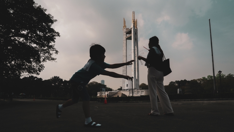 Sony a7 V Hands-On: Dynamic Range, Speed, and AI in One Hybrid Body