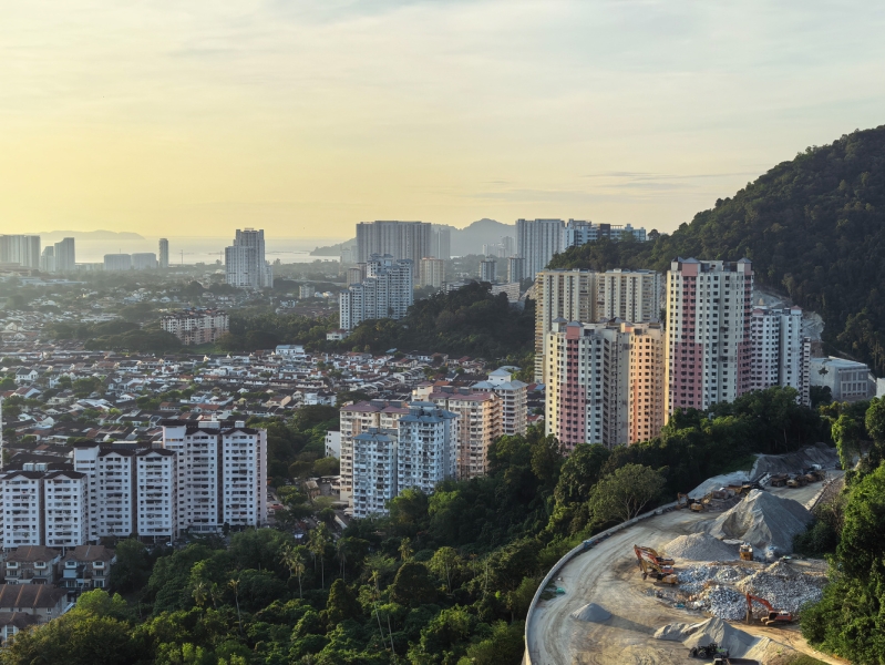 We Review Mate X7, the Latest Foldable Smartphone from Huawei, With Impressive Camera Technology.