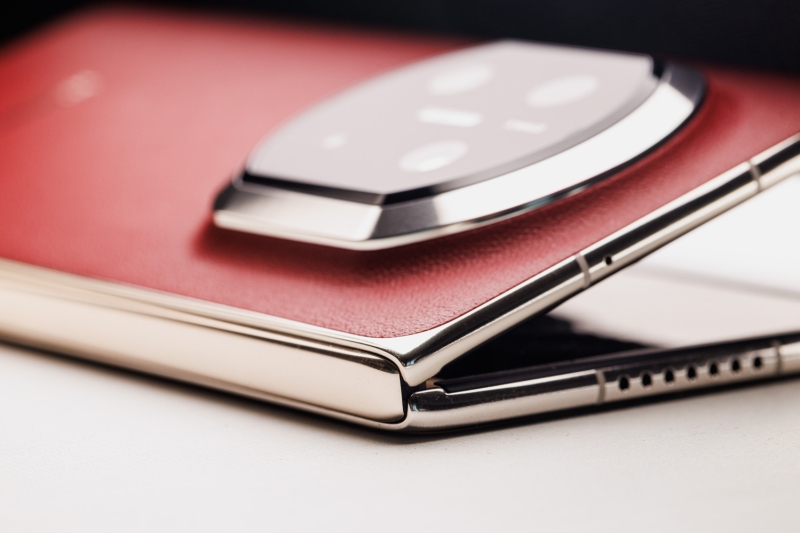 We Review Mate X7, the Latest Foldable Smartphone from Huawei, With Impressive Camera Technology.