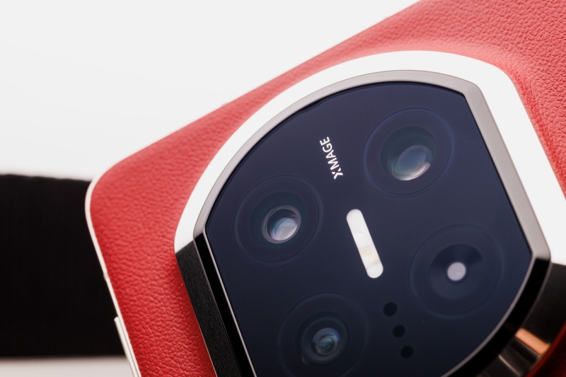 We Review Mate X7, the Latest Foldable Smartphone from Huawei, With Impressive Camera Technology.