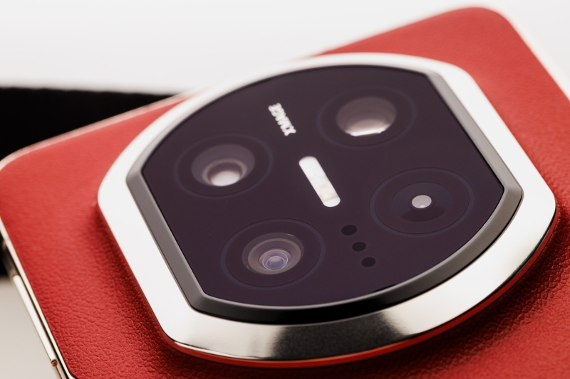 We Review Mate X7, the Latest Foldable Smartphone from Huawei, With Impressive Camera Technology.