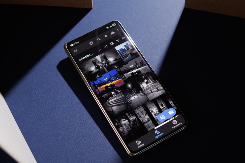 We Review Mate X7, the Latest Foldable Smartphone from Huawei, With Impressive Camera Technology.