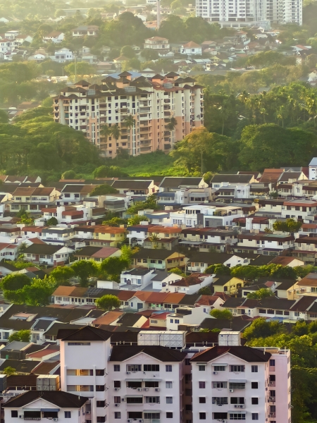 We Review Mate X7, the Latest Foldable Smartphone from Huawei, With Impressive Camera Technology.