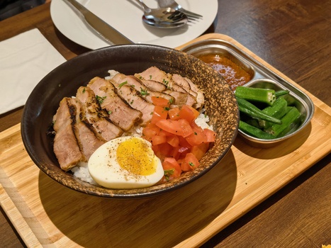 We Review Mate X7, the Latest Foldable Smartphone from Huawei, With Impressive Camera Technology.