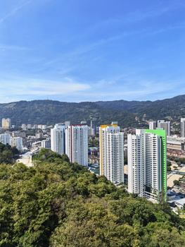 We Review Mate X7, the Latest Foldable Smartphone from Huawei, With Impressive Camera Technology.