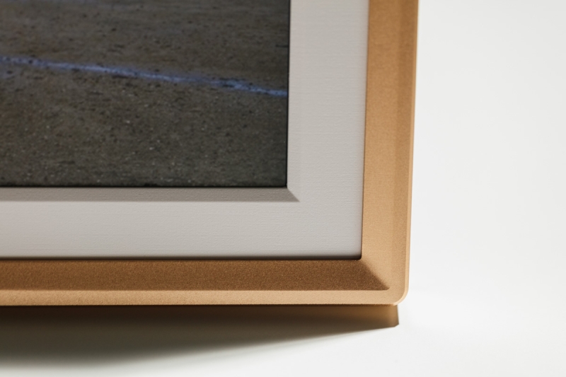 We Review the Arzopa D14: A Stylish, Easy-to-Use Digital Photo Frame