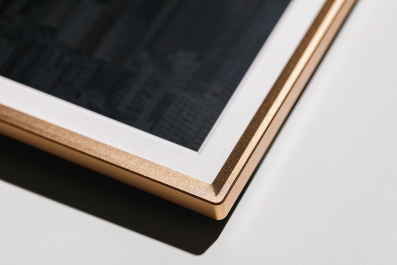 We Review the Arzopa D14: A Stylish, Easy-to-Use Digital Photo Frame