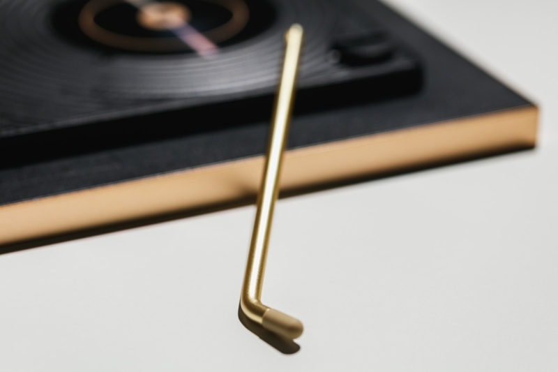 We Review the Arzopa D14: A Stylish, Easy-to-Use Digital Photo Frame